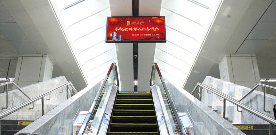 三層國內(nèi)到達指廊.jpg 三層國內(nèi)到達指廊.jpg